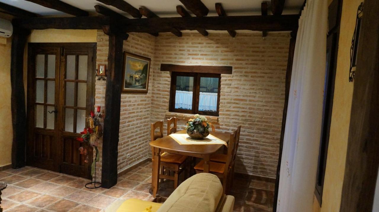 Casa Rural AKIMEQUEDU Valverde del Fresno Habitación foto