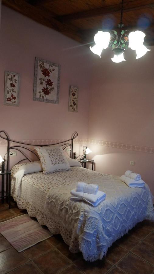 Casa Rural AKIMEQUEDU Valverde del Fresno Habitación foto
