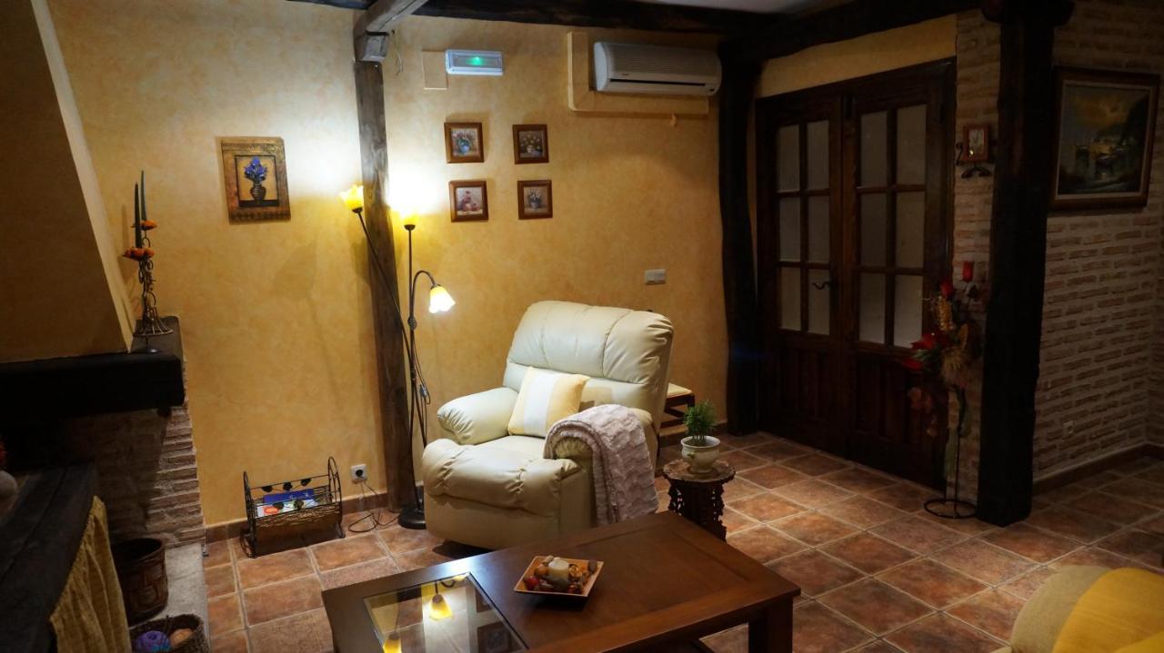 Casa Rural AKIMEQUEDU Valverde del Fresno Habitación foto